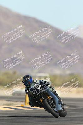 media/Oct-30-2025-Racers Edge (Thu) [[dabbdaf680]]/3-B Group/Session 2 (Turn 14)/